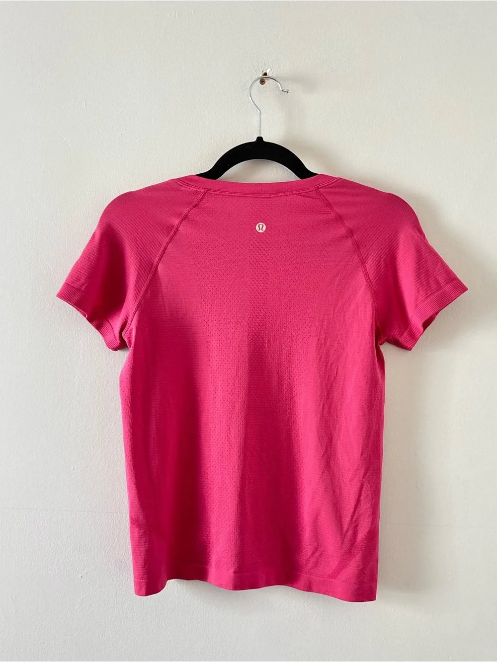 Lululemon Swiftly Tech Short-Sleeve Shirt 2.0 Waist Length Raspberry Coulis